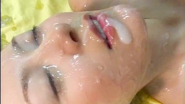 Bukkake Japonesa Salvaje de Yua Ryouke con Carga Facial
