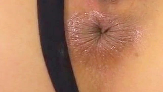 La caliente Mei Amasaki abre su culo para masaje profundo