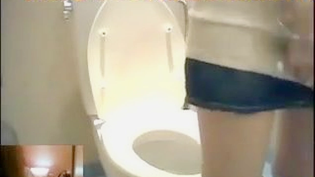 Asombrosa japonesita follando en el baño