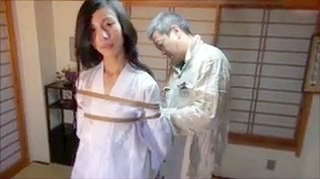 Esta japonesita experta disfruta el sexo en sumisión