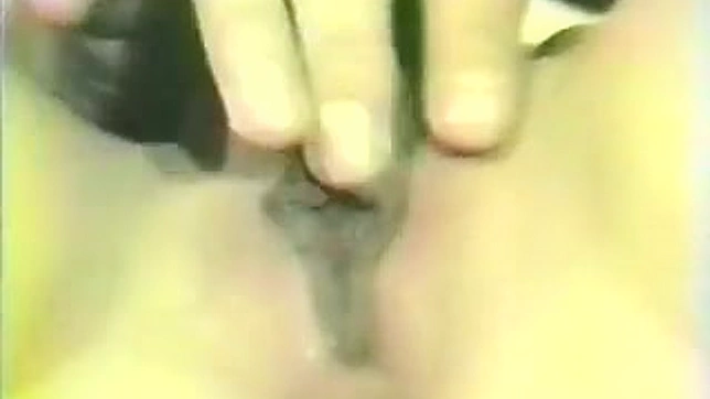 Chica de Rizos y Dulce Tiene Intercambio Profundo en Interior