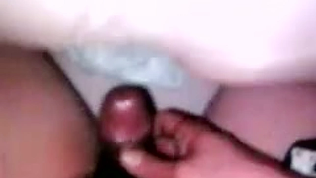 Chica asiática recta con culazo disfruta folla dura