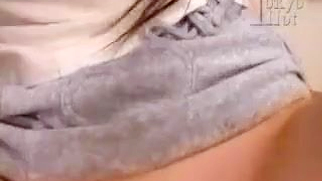 Japonesita Feliz y Sexy Goza un Trío Pasionalmente Caliente