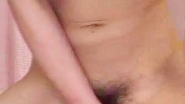 Amateur Japonesa Golpeando La Polla y Eyaculando Por Todas Partes