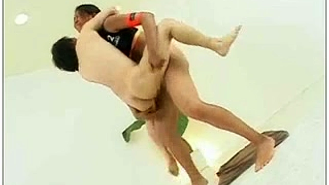 Mujer alta con hombre bajo