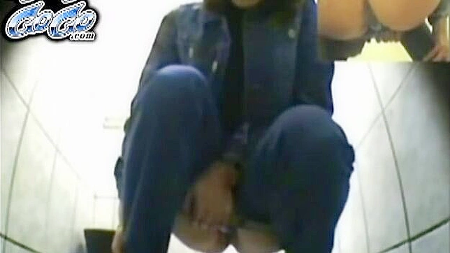 Chica Caliente y Adorable se Masturba Después del Trabajo