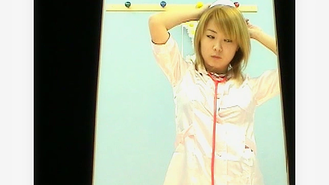 Amateur japanese doll is showing her slit on Spy Camera
