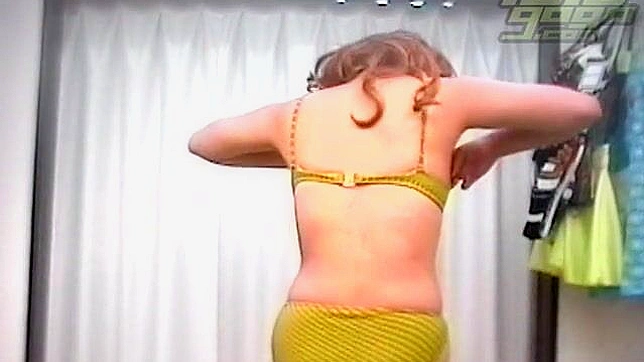 Japonesita Desnuda y Bonita Mostrando su Culo