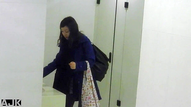 Ángel Japonesito Derecho y Atractivo Lo Busca Tras el Trabajo