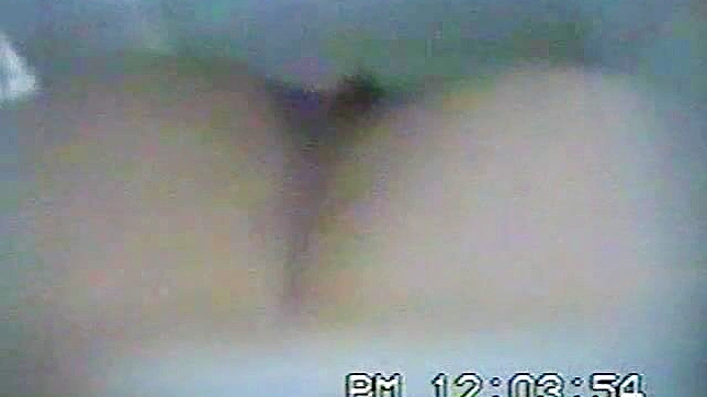 Chica Asiática Curiosa y Timida Jodiendo en el Baño
