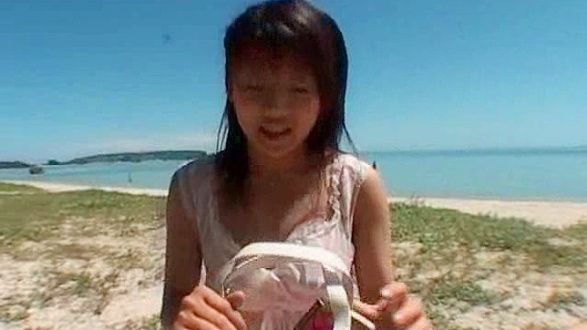 This daring and sexy asian babe is giving real blowjob