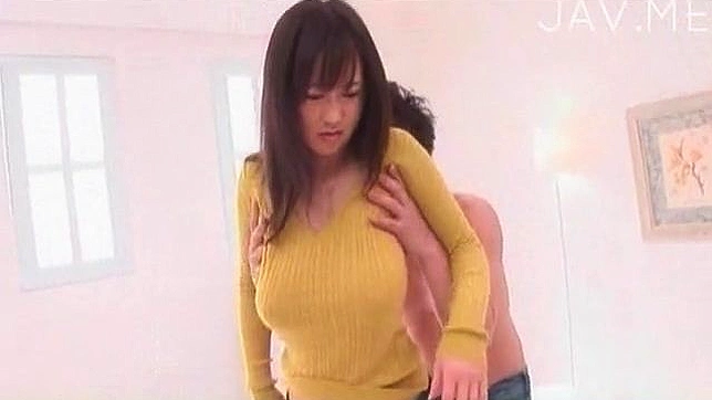 Chica Amateur Encantadora Disfruta Teasing con Lencería Kinky