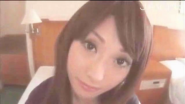 Ángel Japonesito Con Rizos Montándolo Como Serpiente