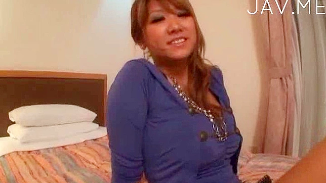 Nena en Lencería Negra Lo Chupa Profundo y Hasta el Fondo, Lográndole Correr Fuerte