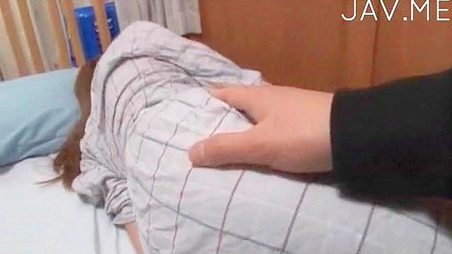 Cachonda Disfruta Penetrándose y Lamiéndose Hasta El Orgasmo