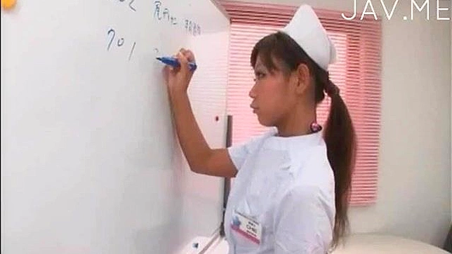 Enfermeras Calientes Exhiben Sus Encantos Dulces