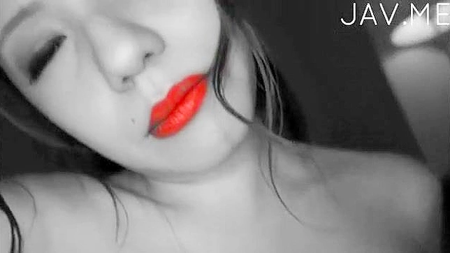 Morena Con Grandes Tetas Engulle Un Pene Grande