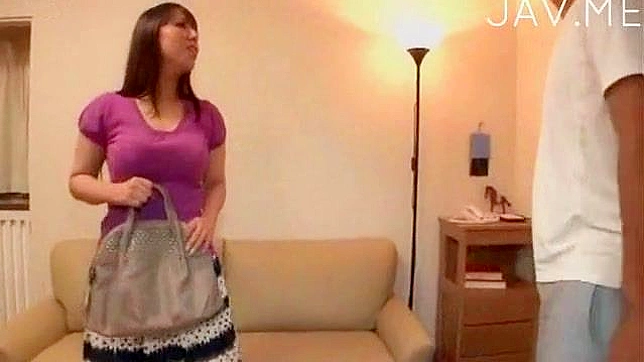 Acaricia Las Tetas Juiciosas de Su Novia en la Ducha