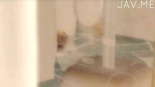 Chica Joven se Masturba con un Vibrador