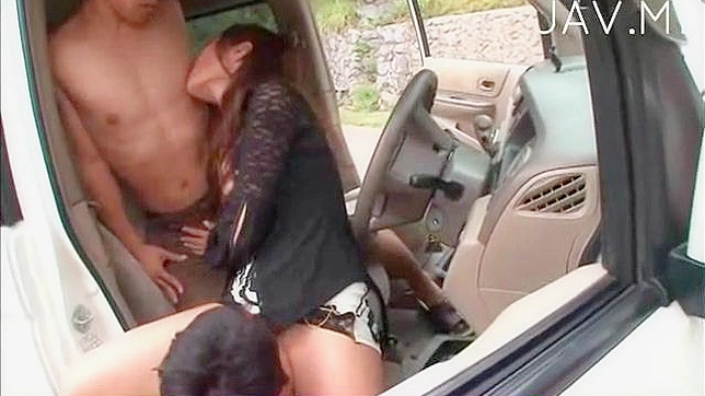 Pibe Flaca Chupa Dos Cocos en el Auto Caliente