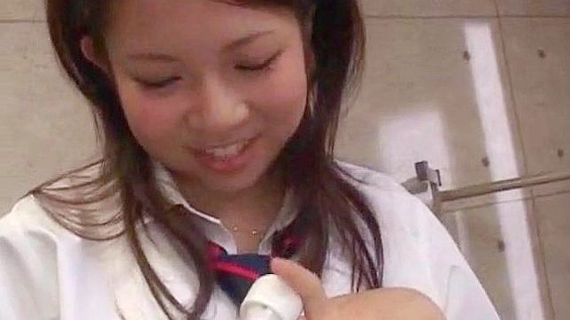 Estudiantes Joden A Alumna y Vierten Semen En Su Coño