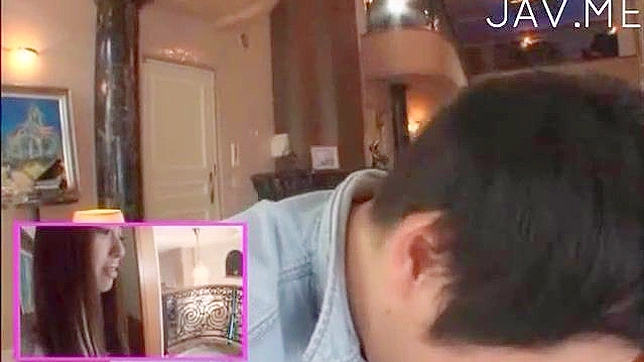 Novia Cachonda Disfruta Chupando La Polla Del Novio En Camara