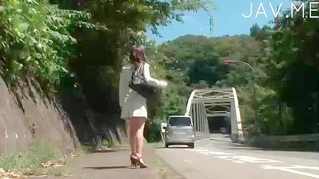 Chica con Tetas Grandes Enloquece en Público y Quiere Un Sexo Brutal