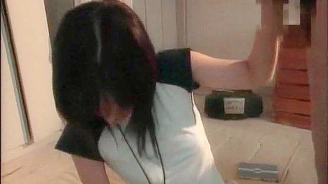 Dulce comparte su caliente coño con dos tíos cachondos