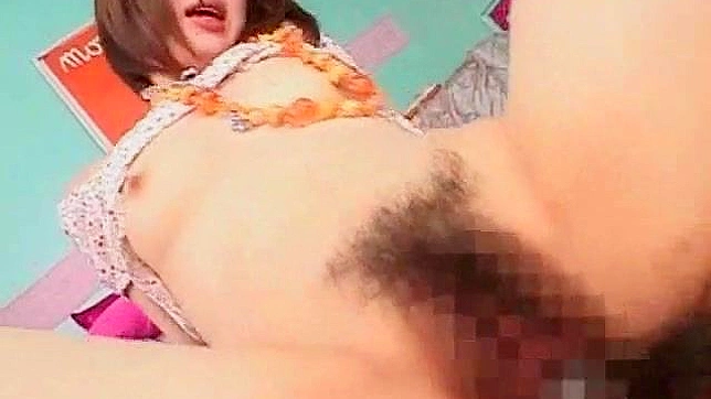 Peluda Compartida Por Dos Galanes En Trío Apasionado