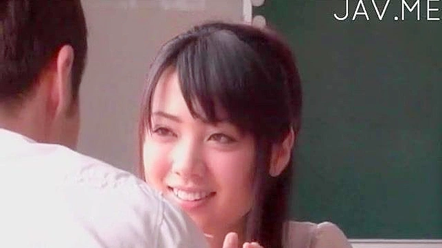 Chica Sexy Asiática Hace Cosas Sucias Con Esta Polla Dura