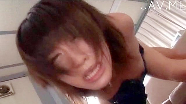 Chica Japonesa Tímida Recibe Orgía En Coño Peludo