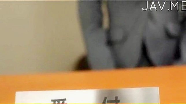Chica Japonesa Tímida Recibe Un Toyinísmo En Su Coño Sediento