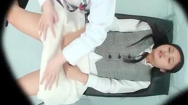 Muñeca Japonesa Hermosa Goza de Profundo Sexo con sus Masajistas