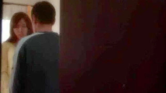 Nena Asiática Atada Recibe Placer Oral en la Concha