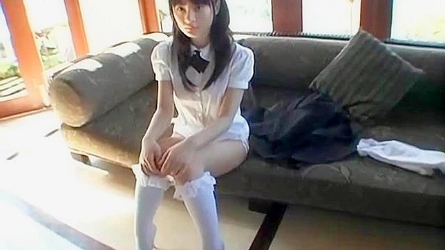 Chica Asia Tímida Disfruta Dando Placeres Salvajes Oralmente