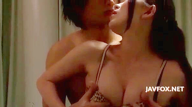 Video XXX de Jovencita Asiática En Calor follando con Pasión