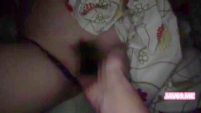 Bebé Japonesa Seductora En Un Vídeo de Follaże Ardiente