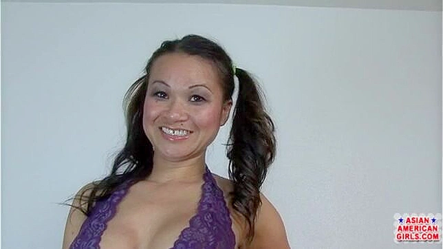 Sesión Picante de Posados con el Cuerpo Curvilíneo de Jada Jade