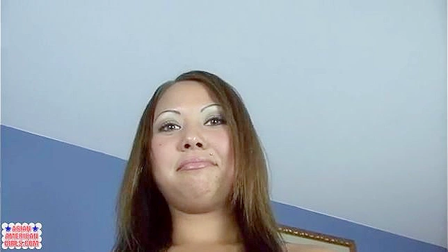 Kandice Kavelli se masturba con los dedos