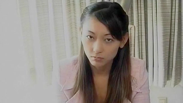 Sakamaki Riona en lencería blanca se come el coño y lo montan vídeo 4
