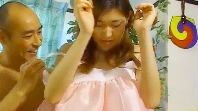 Ann Kuraki Goza con Dildos y Penes en Trío Apasionado