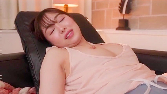 Cheating Japanese woman with a fantastic bottom fucks her cute best friend