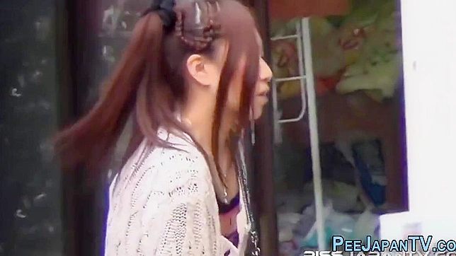 Japanese Porn ~ Luscious Oriental Whore Takes a Gushing in the Alley