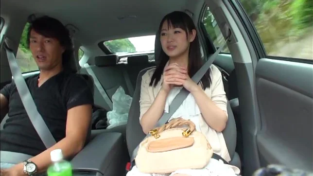 Teen amateur Kokoro Haiya masturbates inside a car