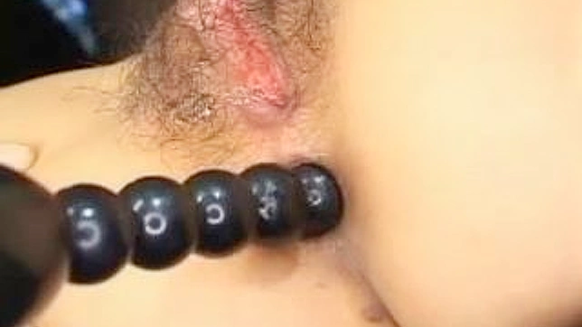Adorable Asiática Montando Un Grande Juguete Sexual
