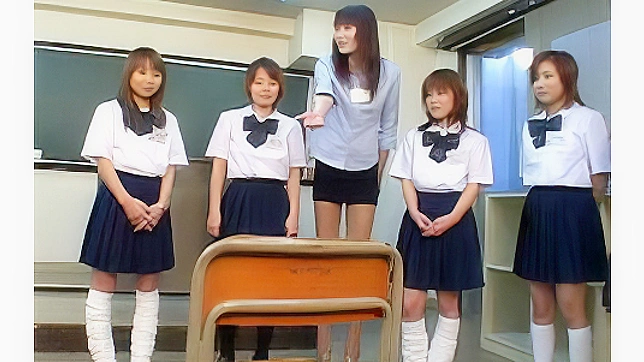 Sweet Asian teen gets her first les in male anatomy