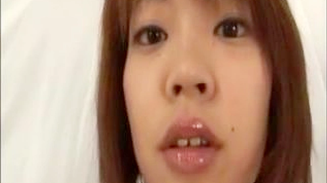 Bella Kaede Oshiro Muestra Su Coño Afeitado y Asiano Seductor